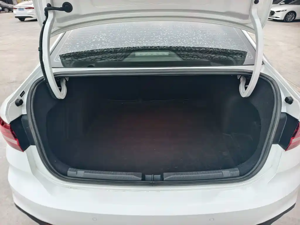 Volkswagen Lavida — миниатюра 10