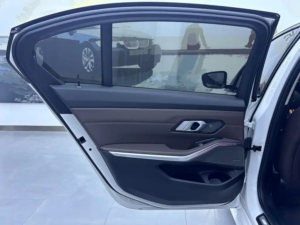 BMW 3 Series — миниатюра 11