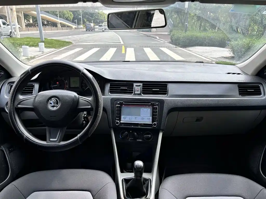 Skoda Rapid — миниатюра 10