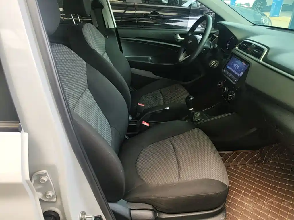 Hyundai Verna - фото 25