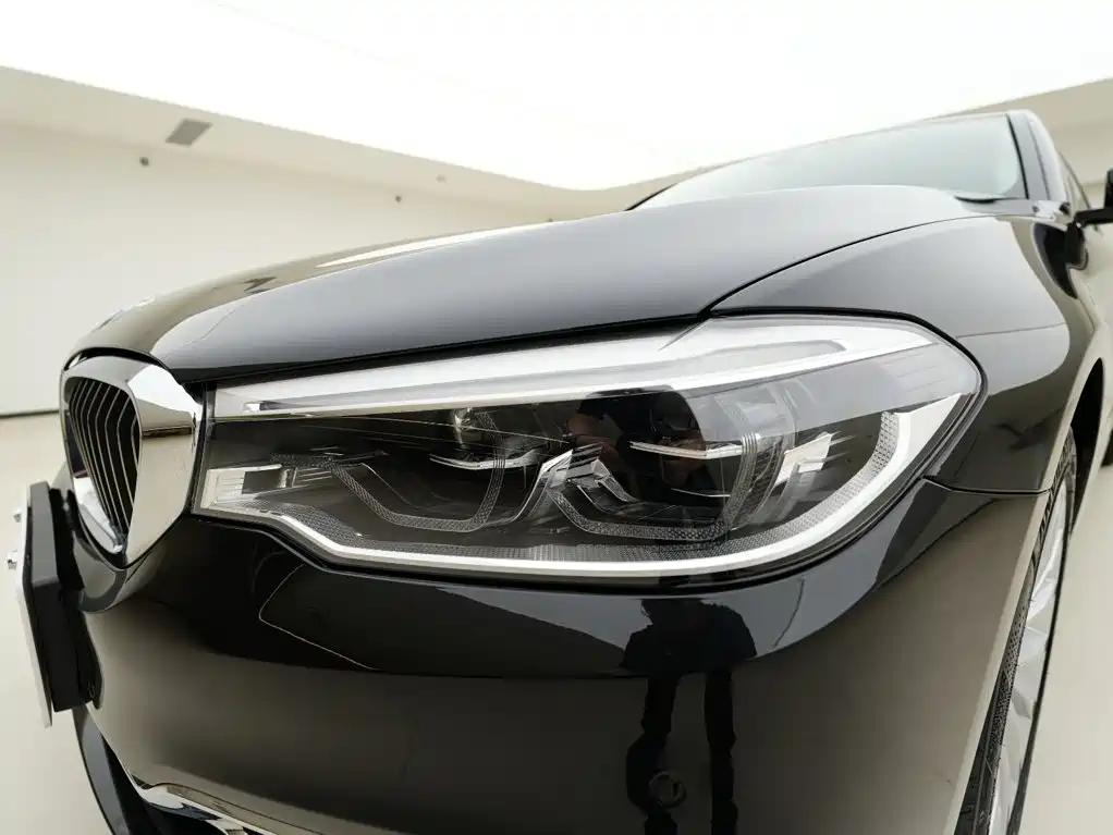 BMW 5 Series New Energy — миниатюра 11
