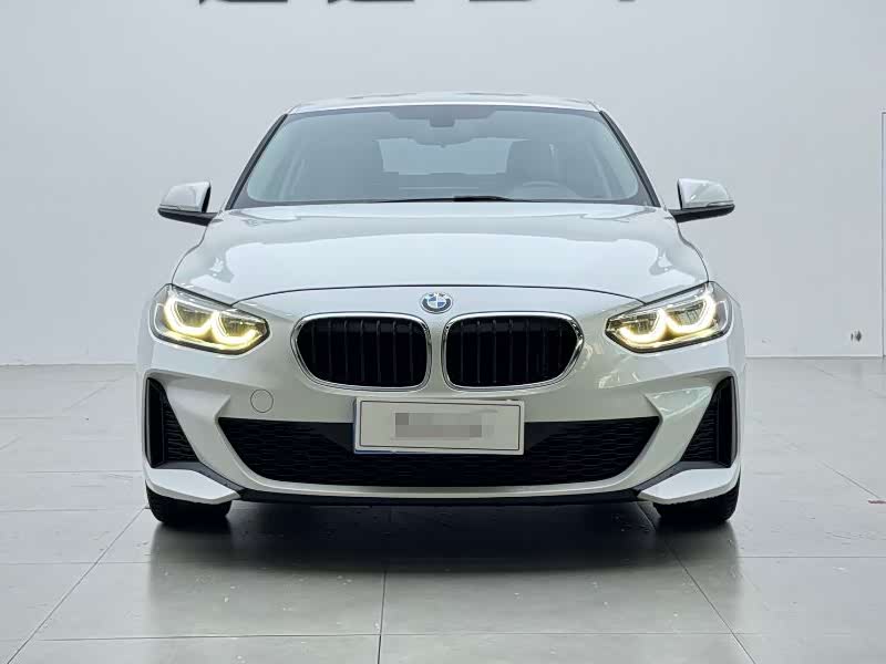 BMW 1 Series 1.5 л 2022 г. Белый, пробег 31000 км