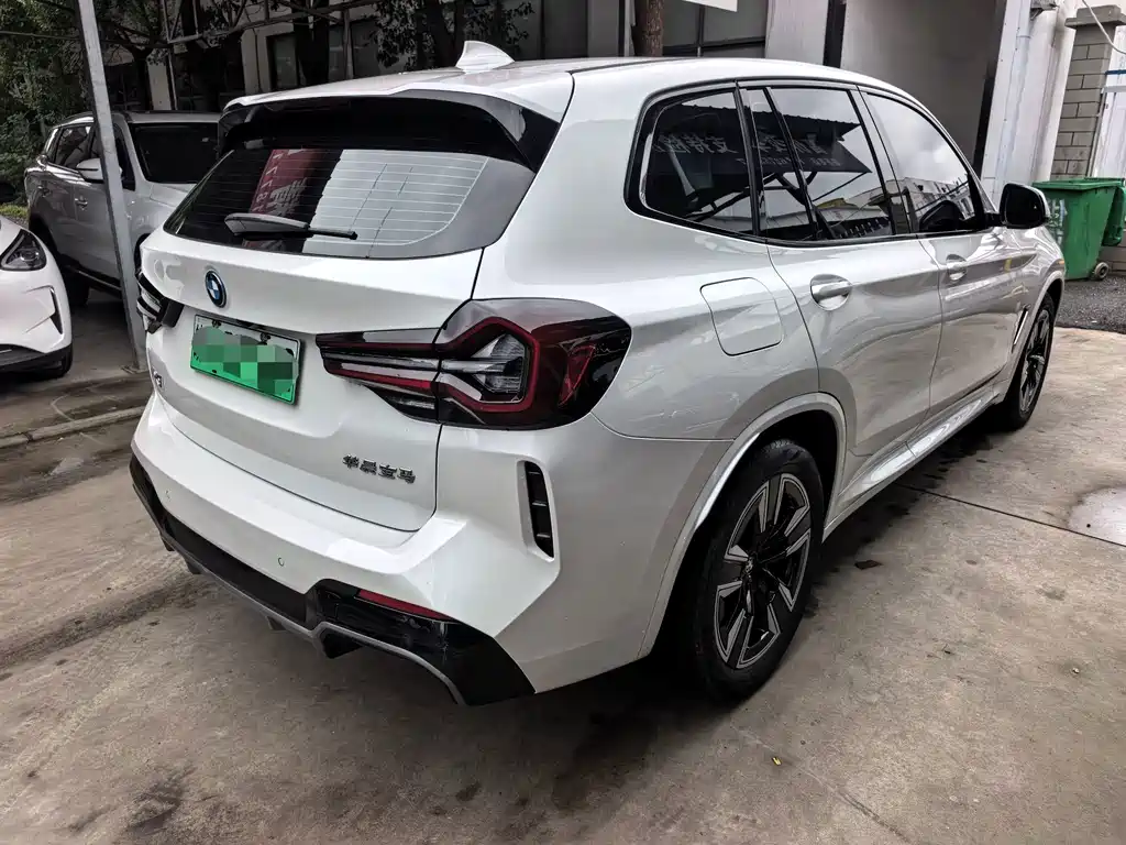 BMW iX3 — миниатюра 15