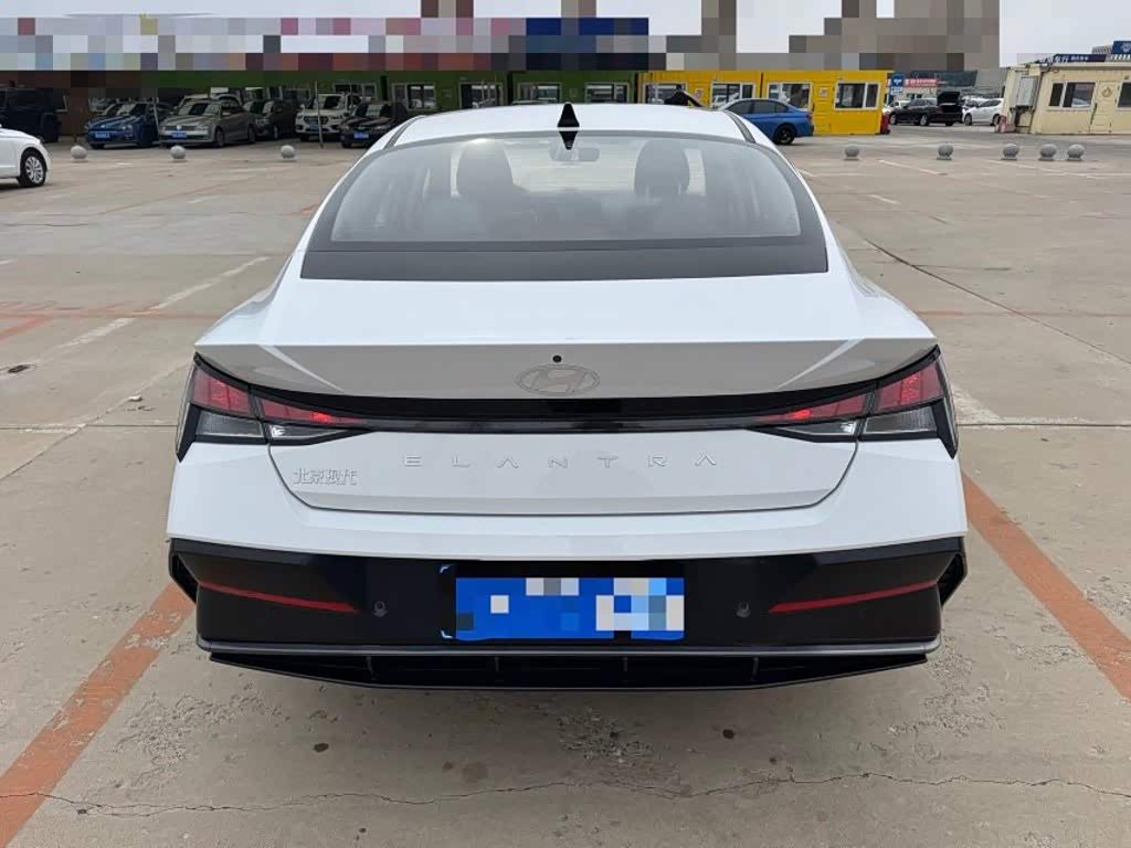 Hyundai Elantra 1.5 л 2024 г. Белый, пробег 27599 км