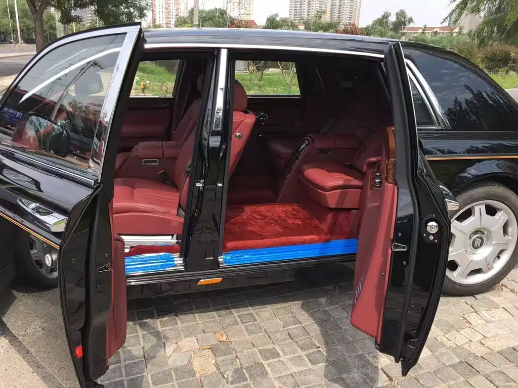 Rolls-Royce Phantom — миниатюра 3
