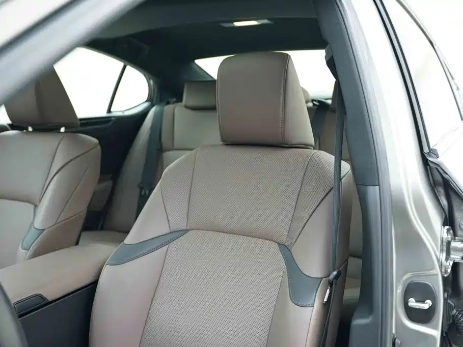 Lexus ES — миниатюра 12