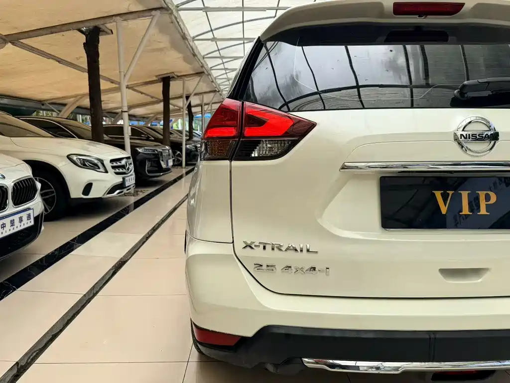 Nissan X-Trail 2017 2.5L CVT Luxury 4WD
