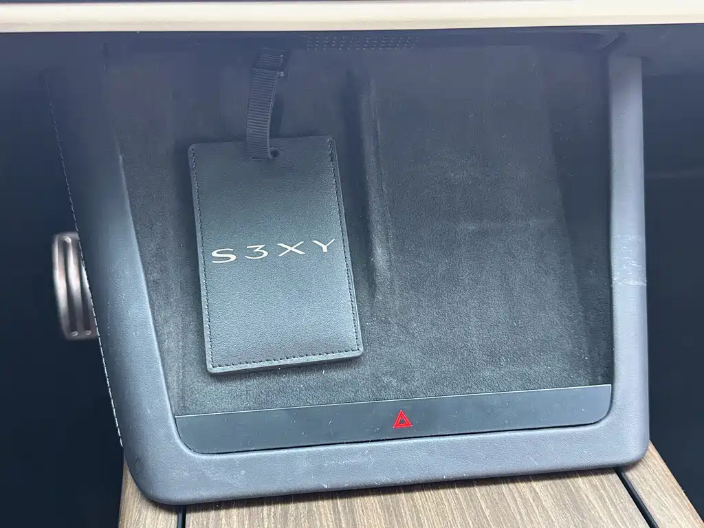 Tesla Model X — миниатюра 15