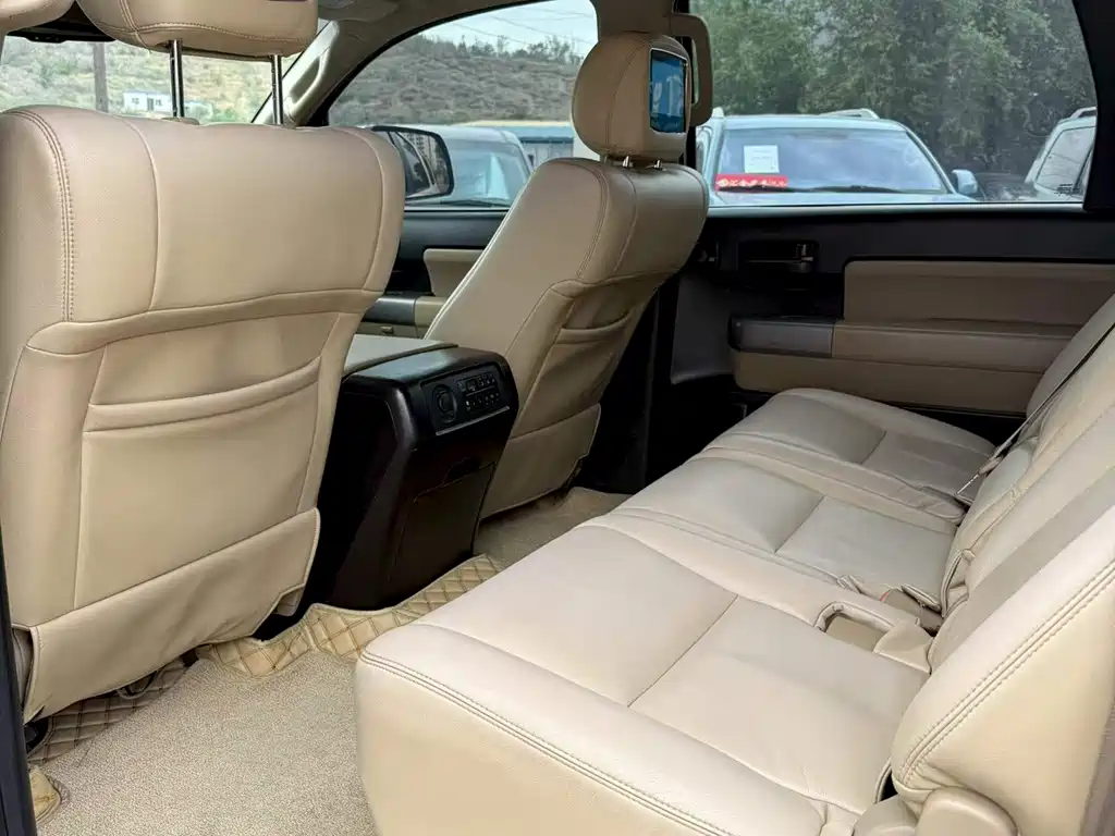 Toyota Sequoia 2015 5.7L