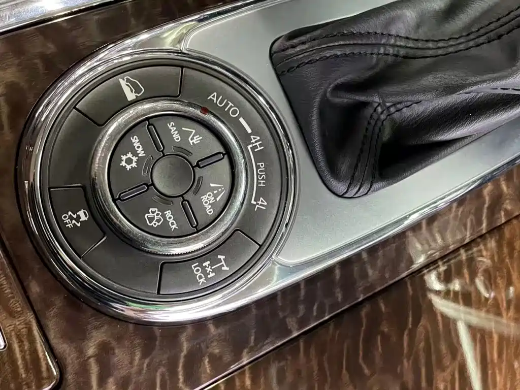 Nissan Patrol — миниатюра 7