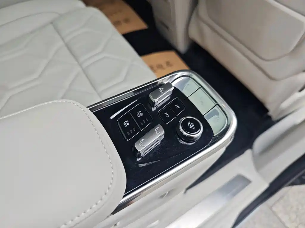 Volvo EM90 — миниатюра 25