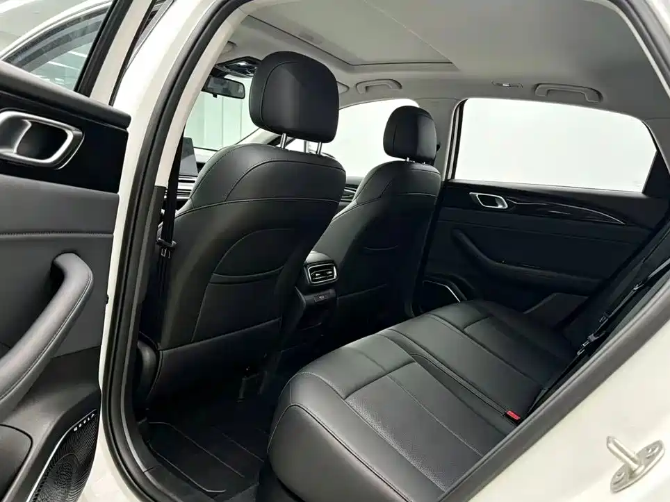 Geely Emgrand — миниатюра 6