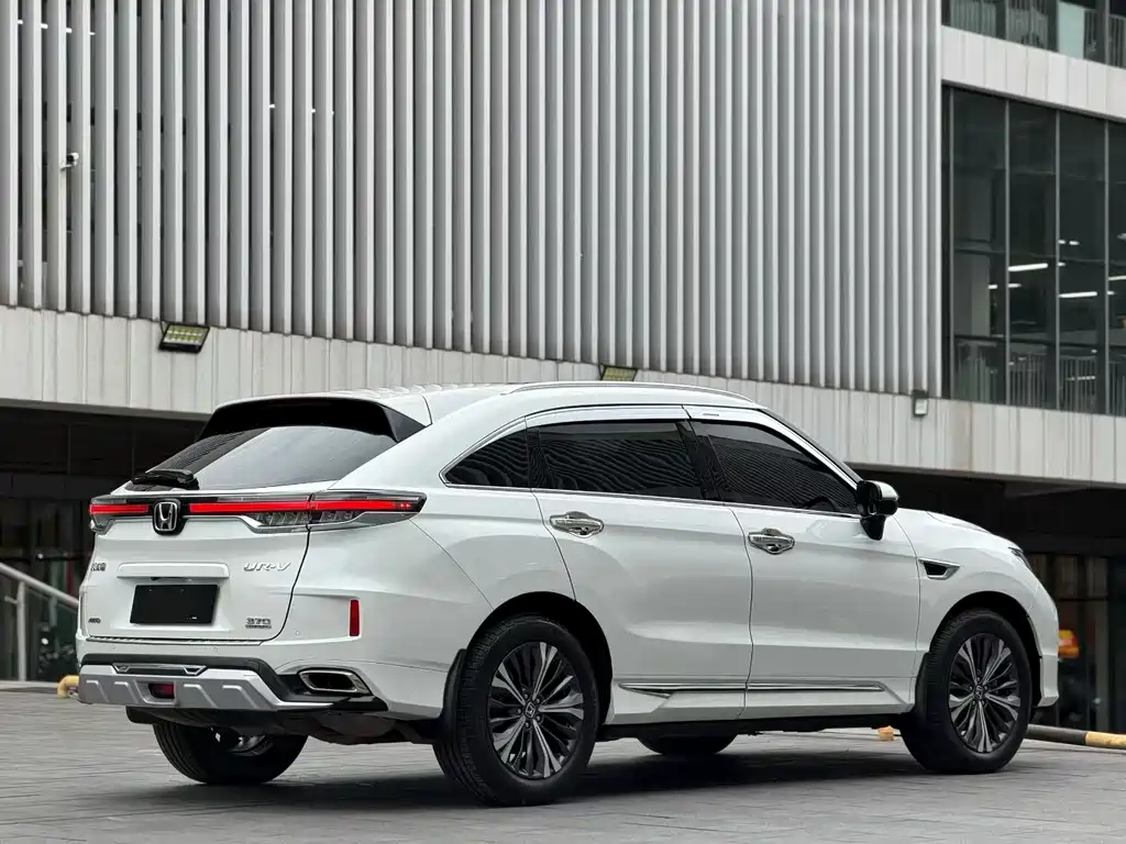 HONDA UR V
