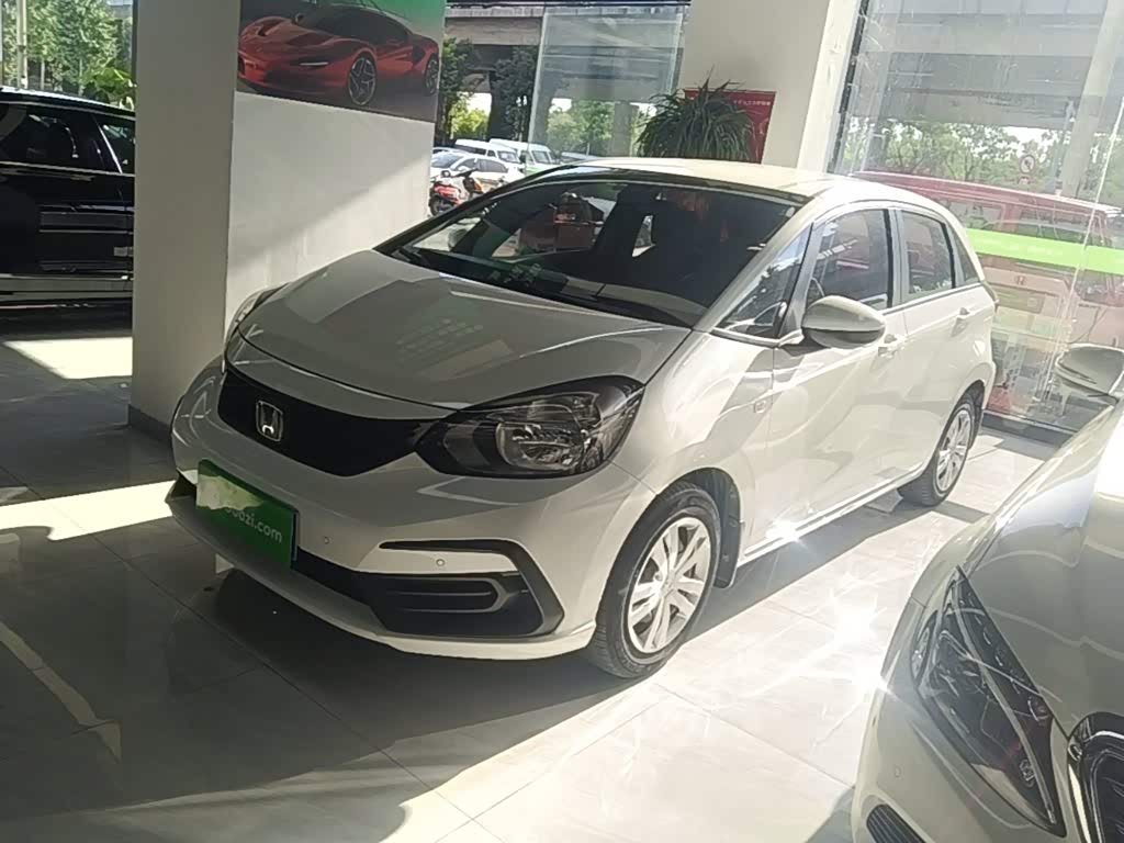 Honda Fit 1.5 л 2022 г. Белый, пробег 39000 км
