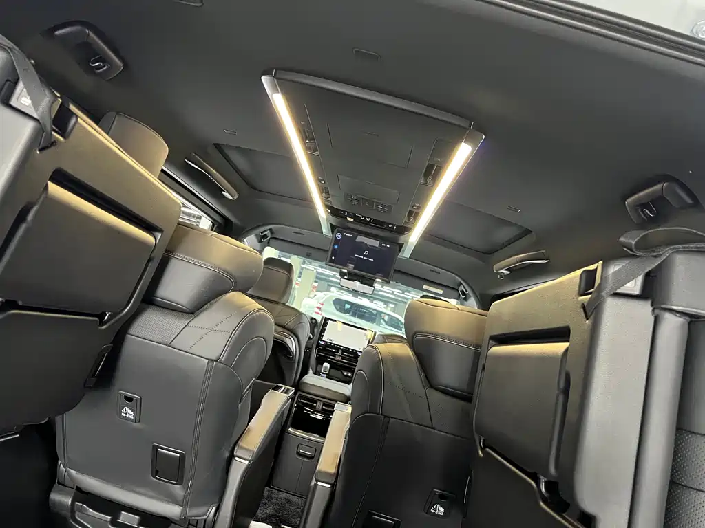 Toyota Alphard — миниатюра 9