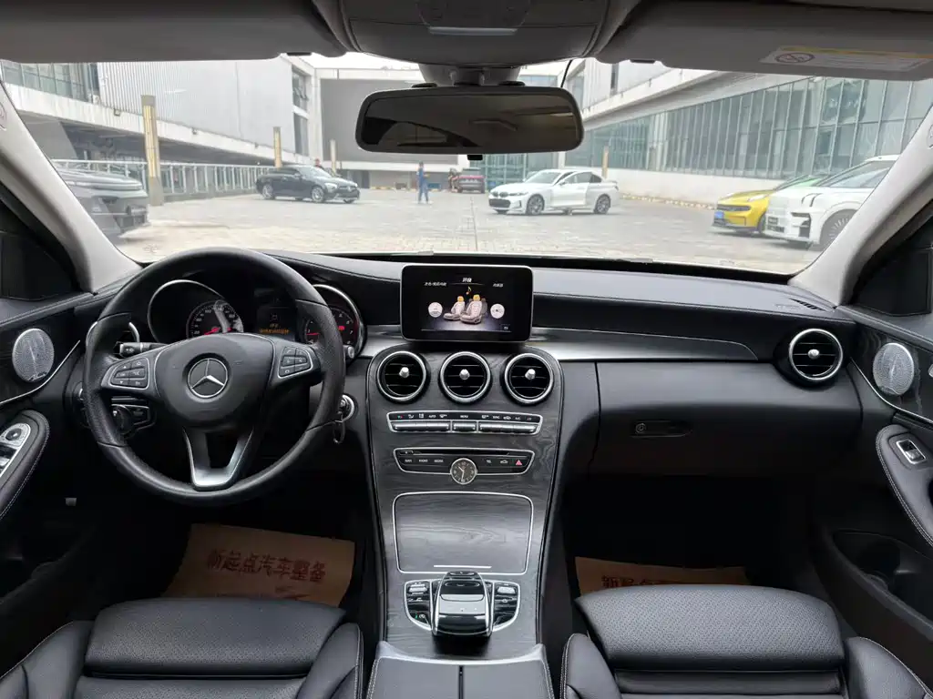Mercedes-Benz C-Class — миниатюра 6
