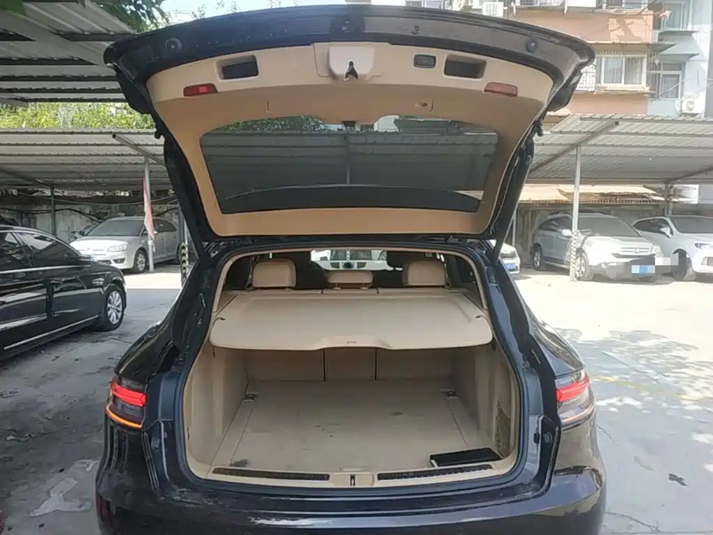 Porsche Macan — миниатюра 19
