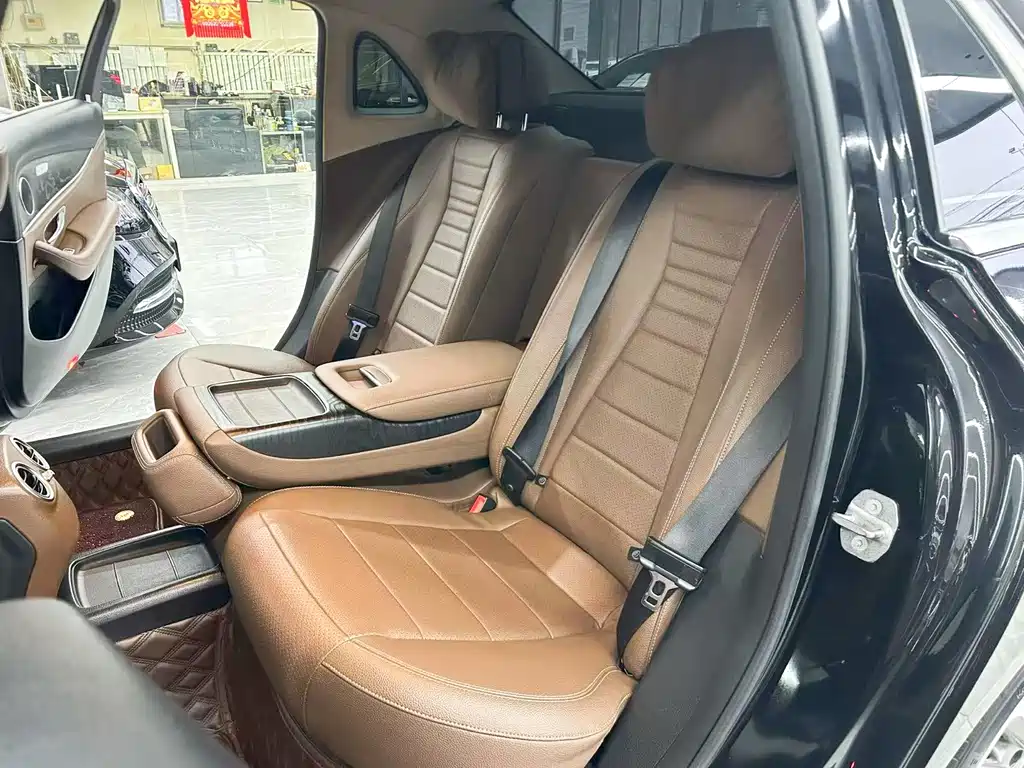 Mercedes-Benz E-Class — миниатюра 14