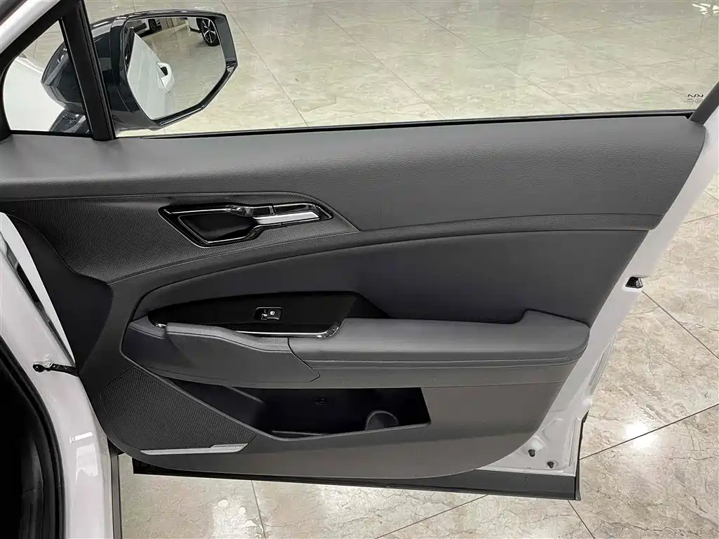 KIA LION PLATINUM EXPANDS THE WORLD