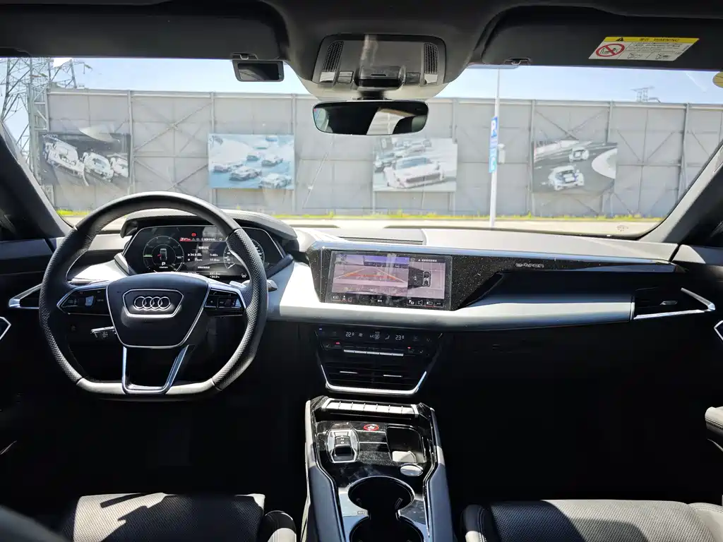 Audi e-tron GT — миниатюра 6