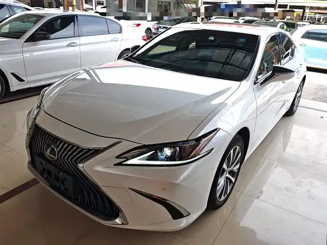 LEXUS  ES 2020