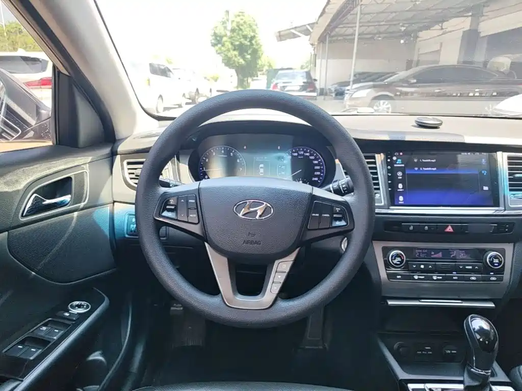 Hyundai Mistra — миниатюра 11