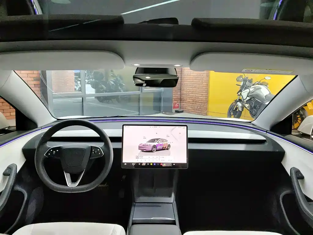 Tesla Model 3 — миниатюра 12