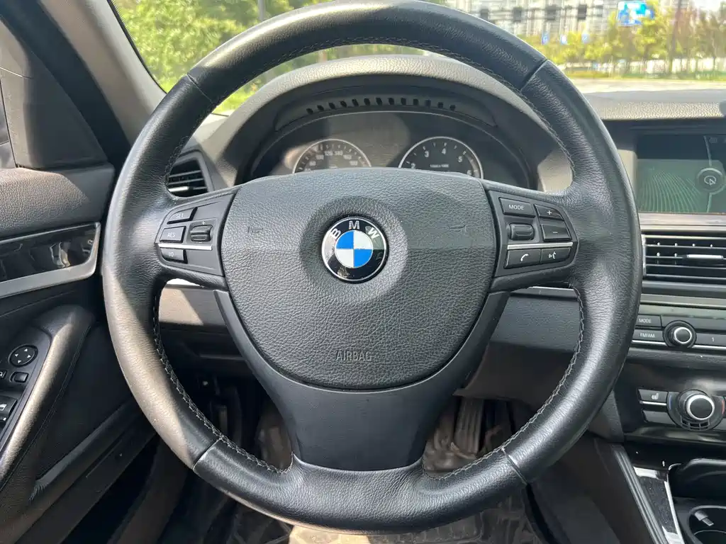 BMW 5 Series — миниатюра 16