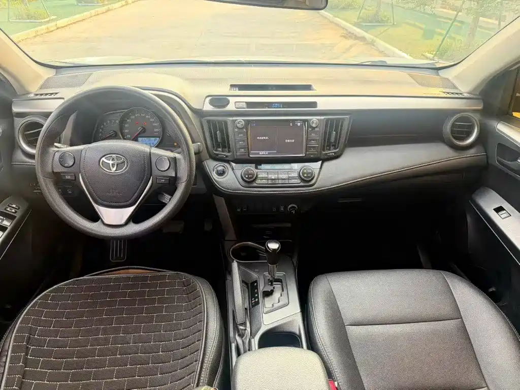 Toyota RAV4 — миниатюра 9