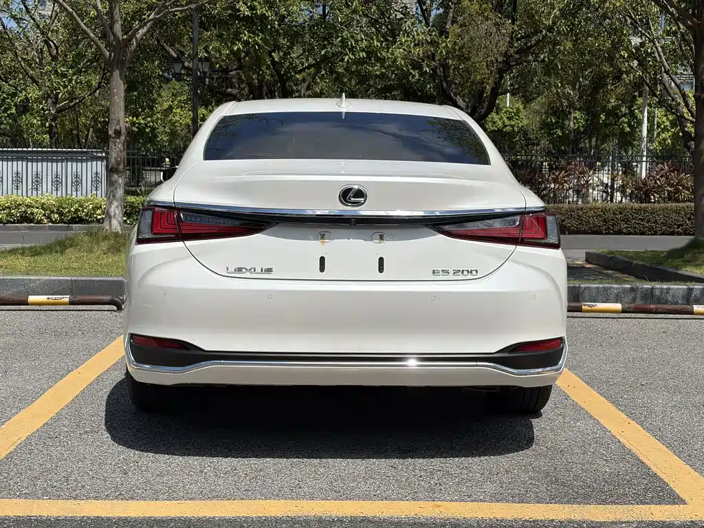 Lexus ES — миниатюра 5