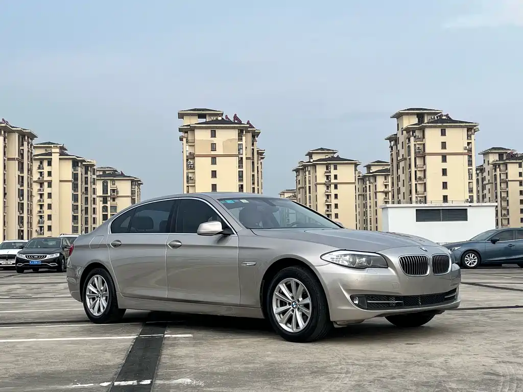BMW 5 Series — миниатюра 3