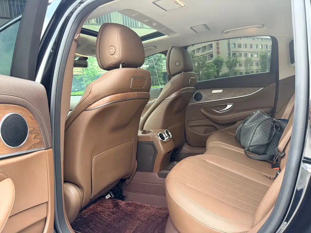 Mercedes-Benz E-Class — миниатюра 5