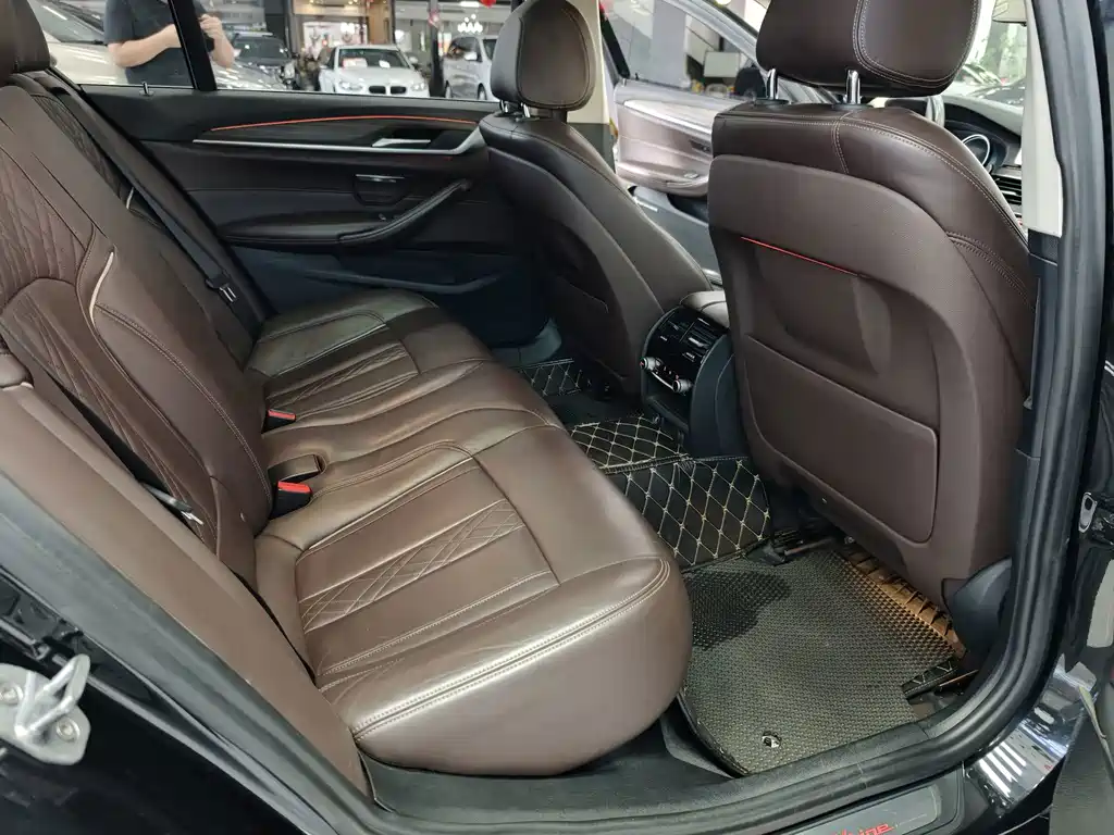 BMW 5 Series — миниатюра 18