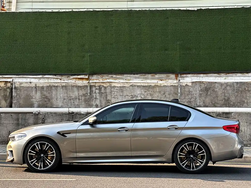 BMW M5 — миниатюра 2