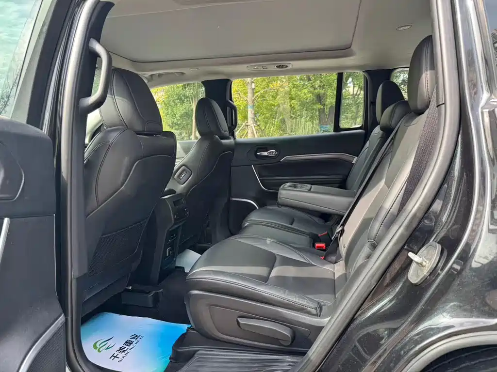 Jeep Grand Commander — миниатюра 8
