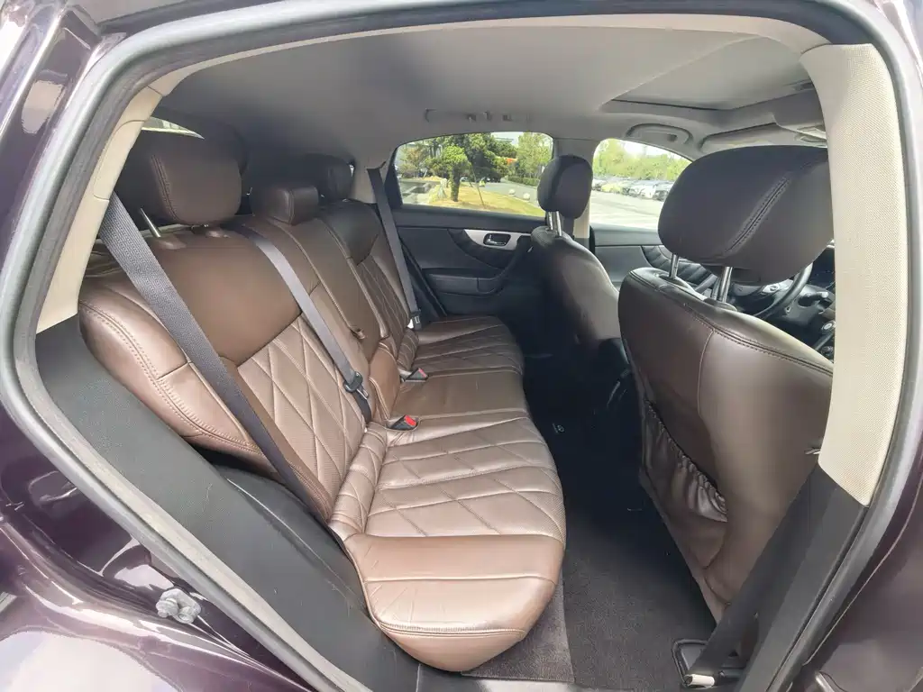 Infiniti QX70 — миниатюра 12