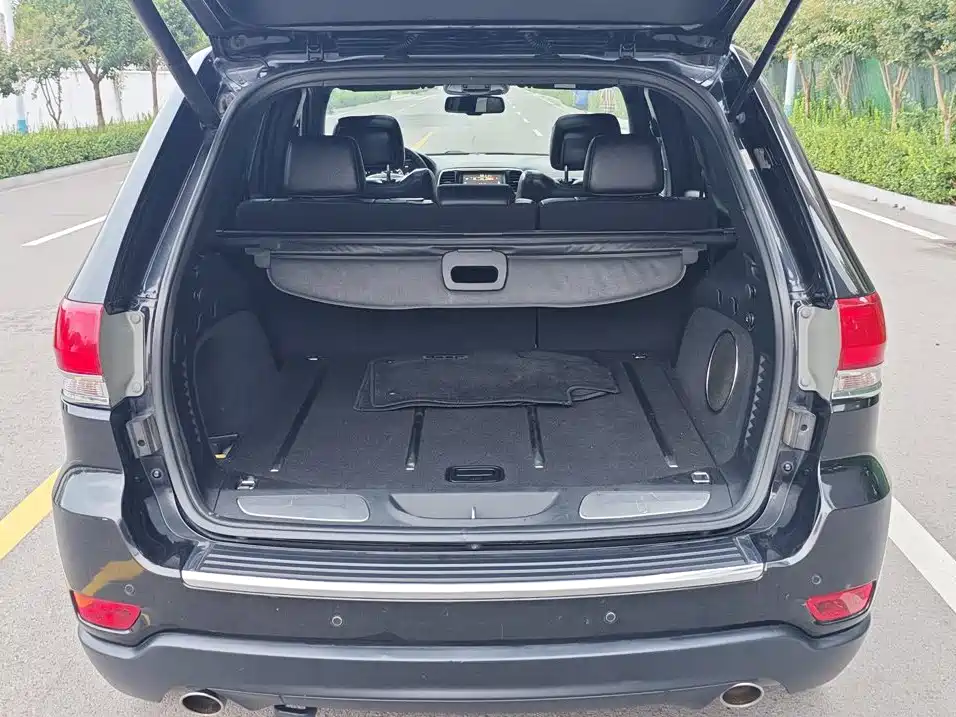 Jeep Grand Cherokee (Import) — миниатюра 18