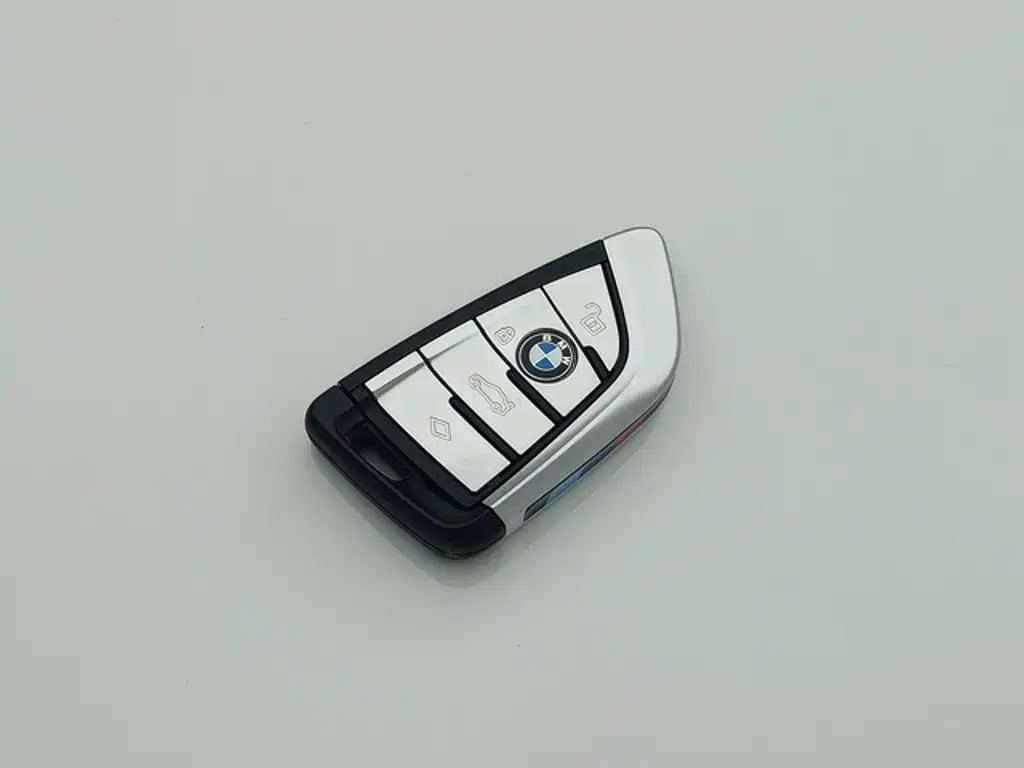 BMW 5 Series — миниатюра 11