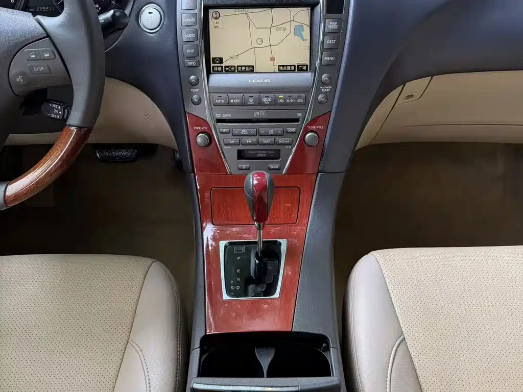 Lexus ES — миниатюра 7