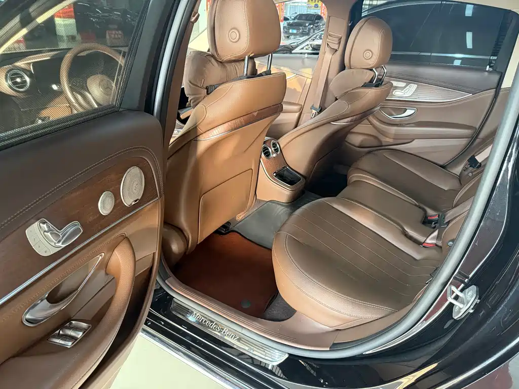 Mercedes-Benz E-Class — миниатюра 6