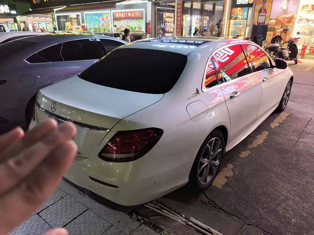 Mercedes-Benz E-Class — миниатюра 5