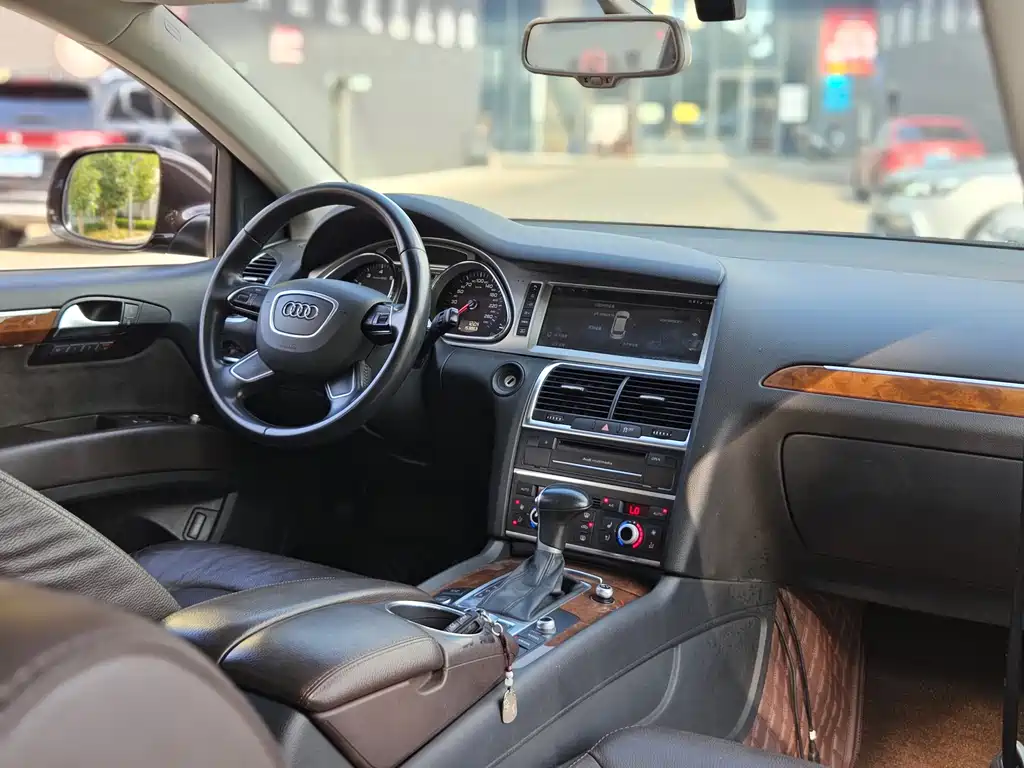 Audi Q7 — миниатюра 8