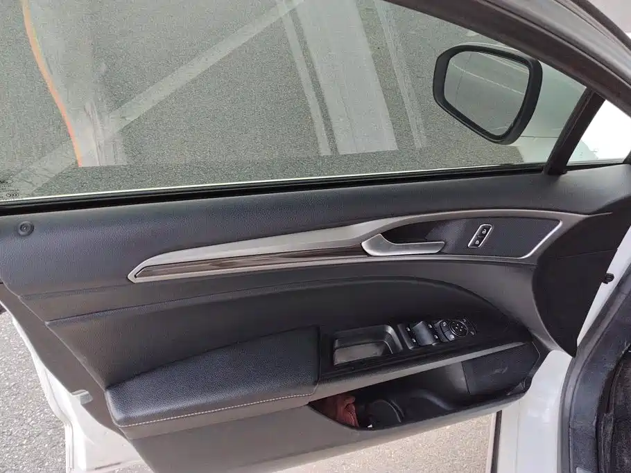 Ford Mondeo — миниатюра 7