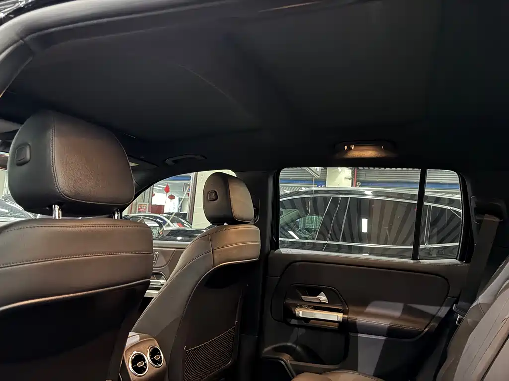 Mercedes-Benz GLB — миниатюра 9