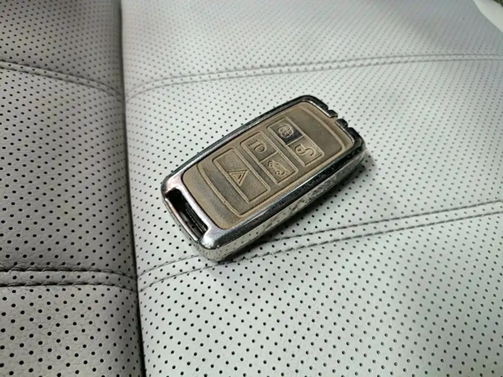 Land Rover Velar — миниатюра 13