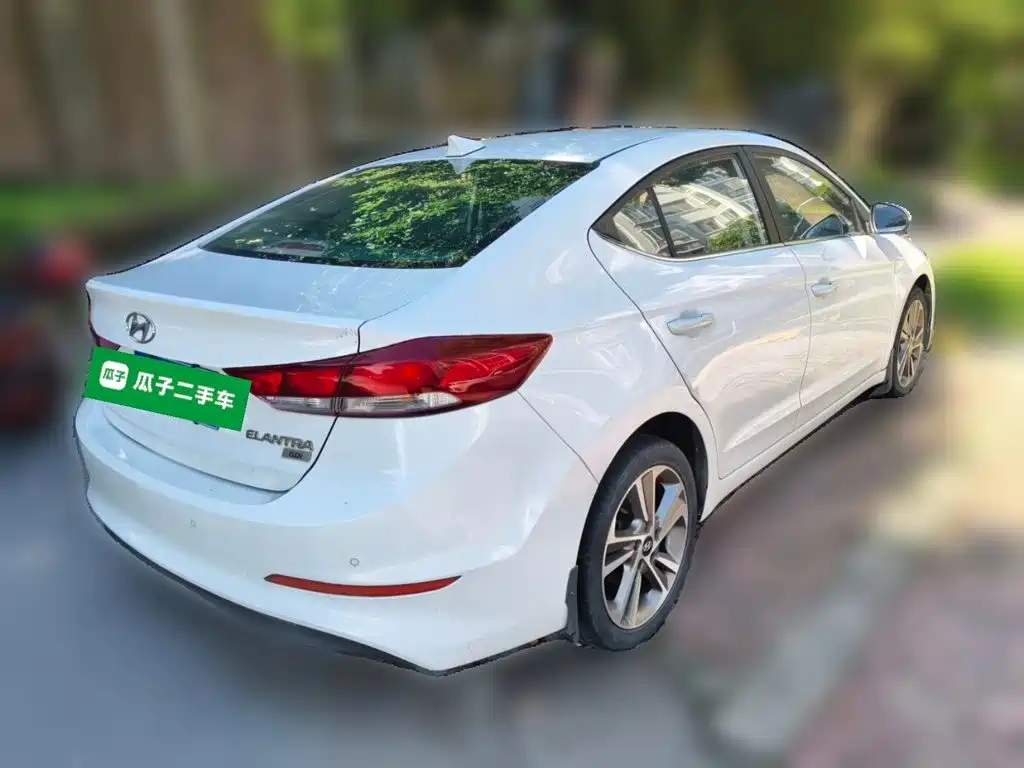 Hyundai Elantra — миниатюра 5