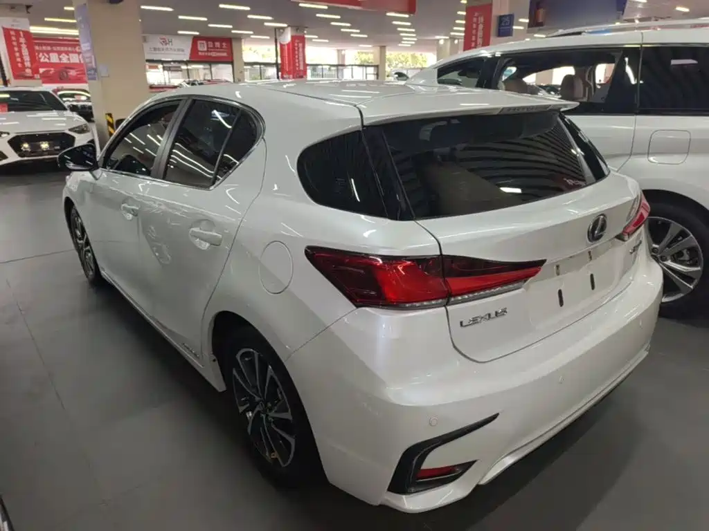 Lexus CT — миниатюра 5