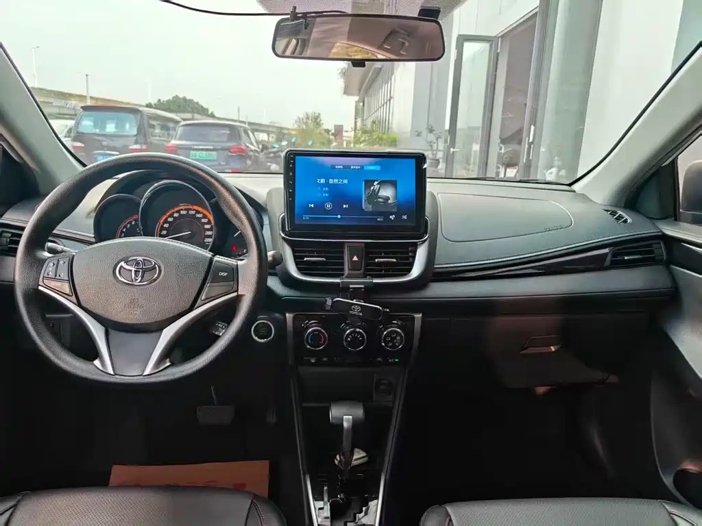Toyota Yaris L — миниатюра 8