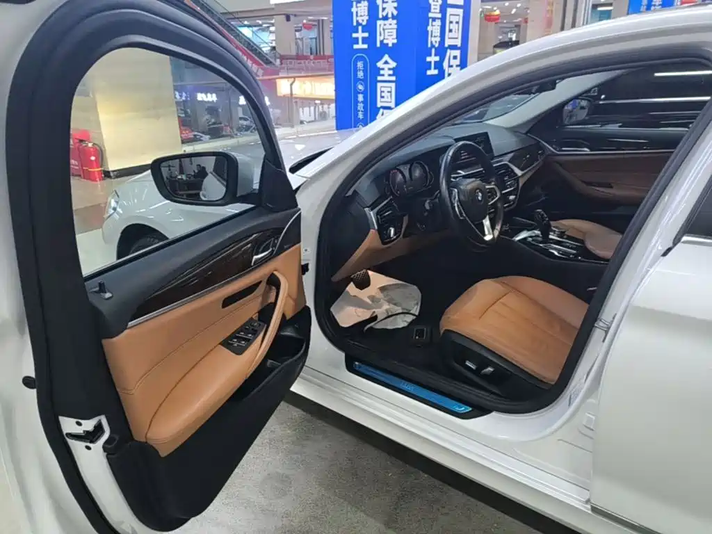BMW 5 Series — миниатюра 16
