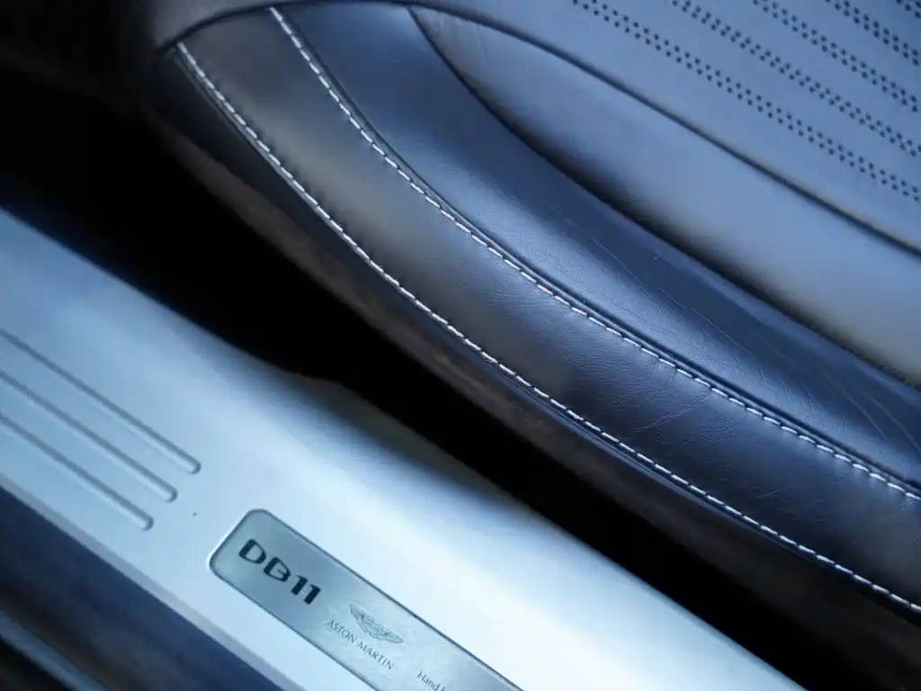 Aston Martin DB11 — миниатюра 20